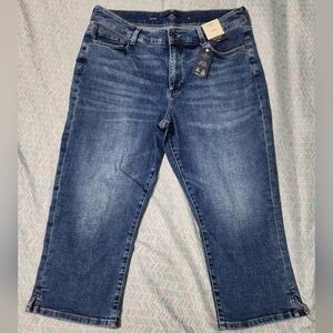 St. John's Bay Dark Blue Capris